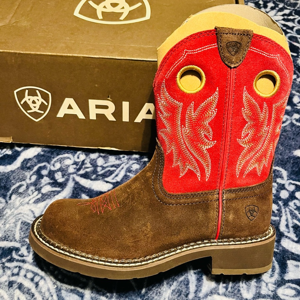 Ariat womens size 7 almost brand new boots.